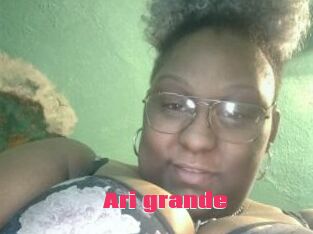 Ari_grande