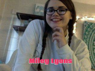 Miley_Lyons